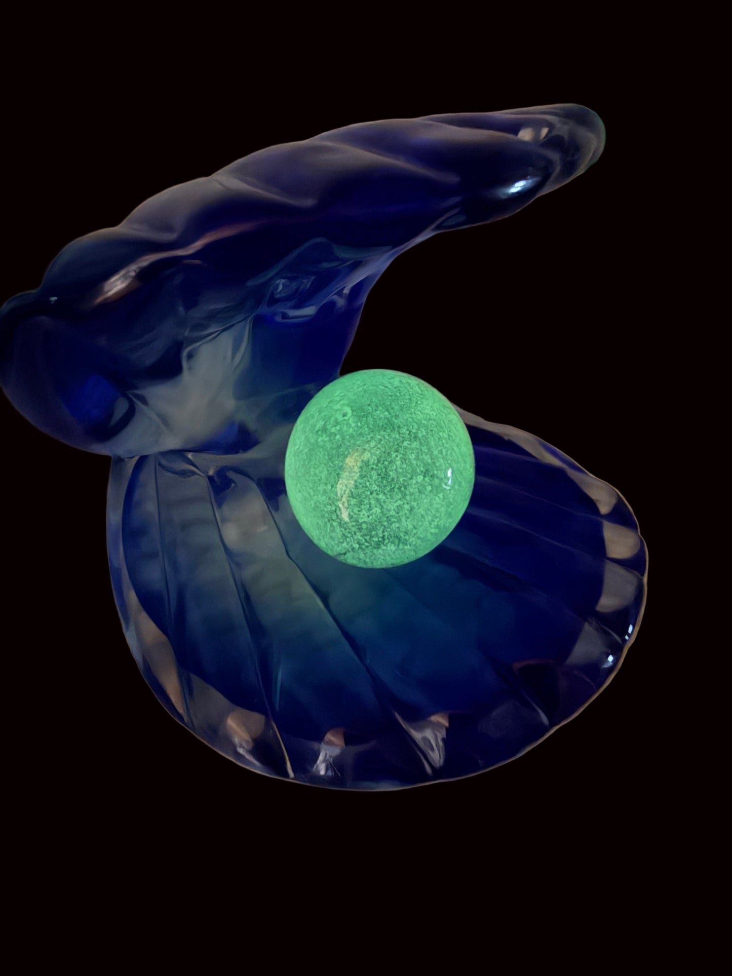 Objets D'art Glass Glow in the Dark Blue Clam Shell