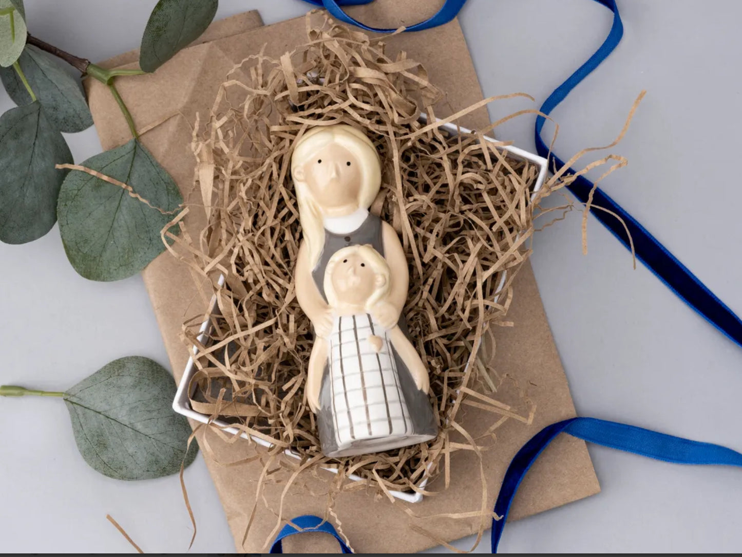 Close at heart Mother and daughter figures