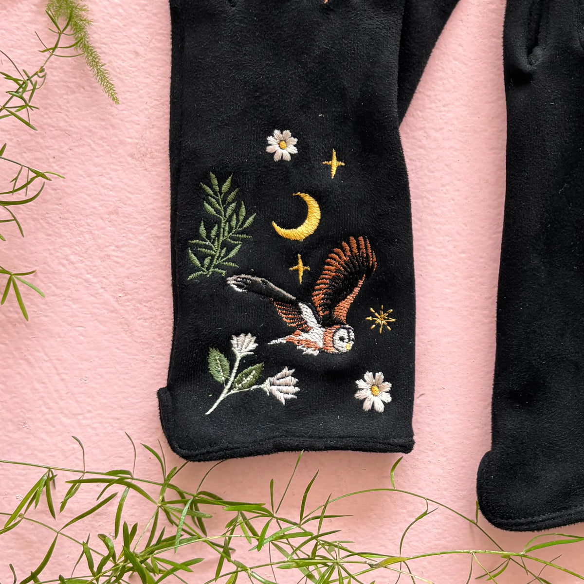 Secret Garden Black Embroidered Owl Touchscreen Gloves
