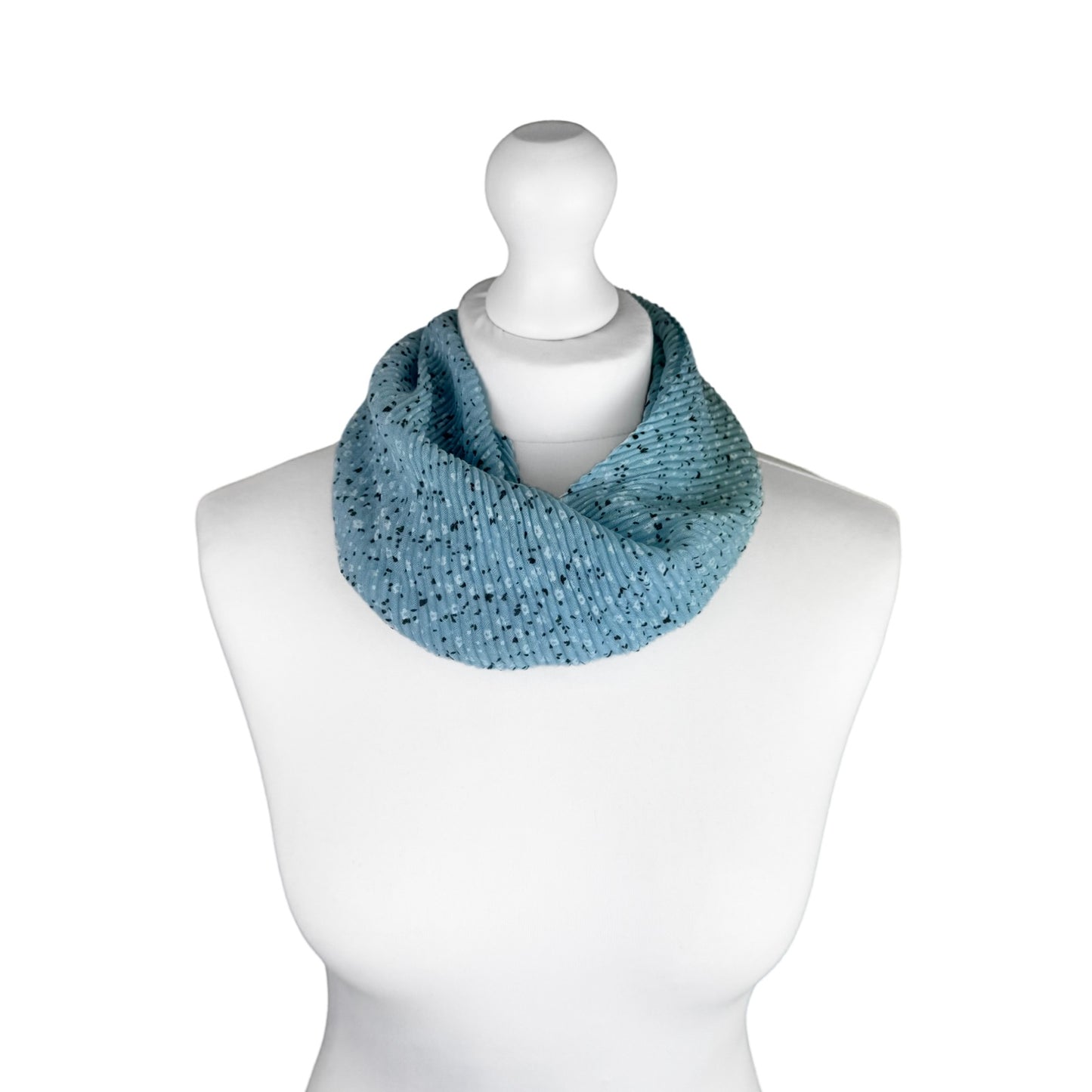 Daisy Magnetic Scarf, Light Blue